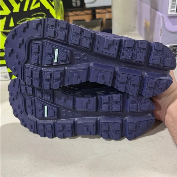 On Running Women’s Size 8 Blue and Lime Athletic Shoes - Picture 5 of 5